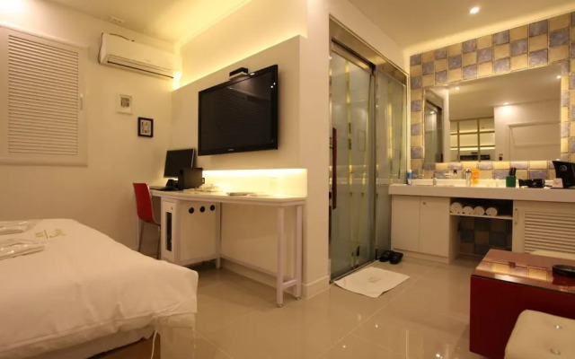 S Petite Hotel