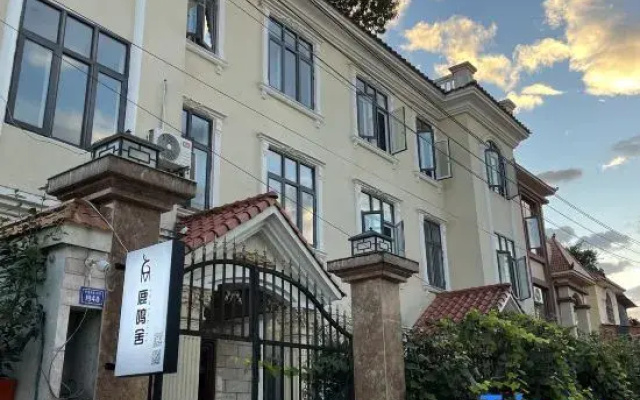 Mangshi Lumingshe B&B (Huancheng East Road)