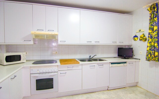 OleHolidays Azalea Playa junto a Puerto Banús