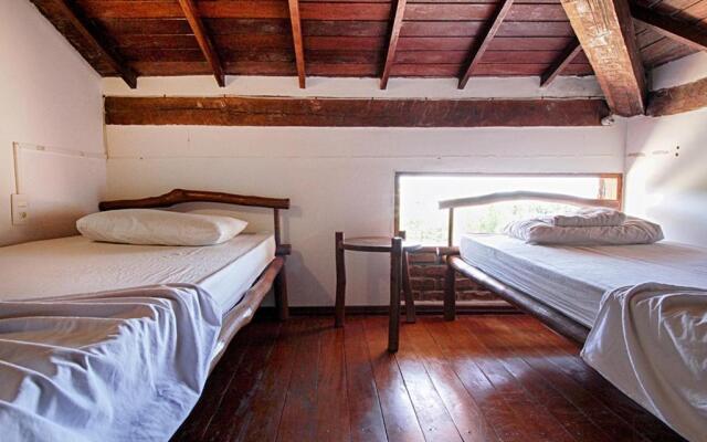 Novos Baianos Hostel e Suites