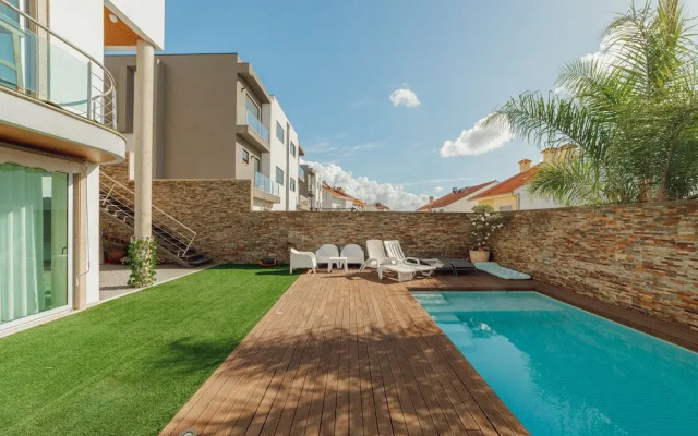 Pool Cinema Villa by Vacationy