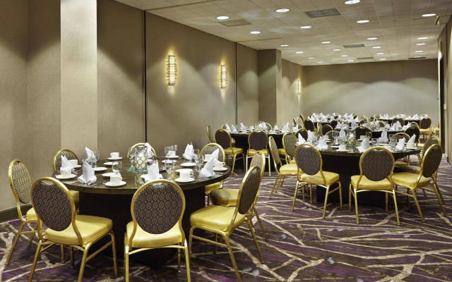 Embassy Suites by Hilton Crystal City National Airport