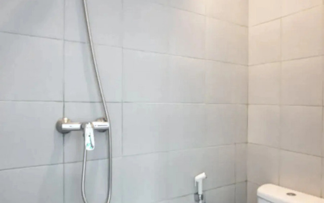 RedDoorz near Kaza Mall Surabaya