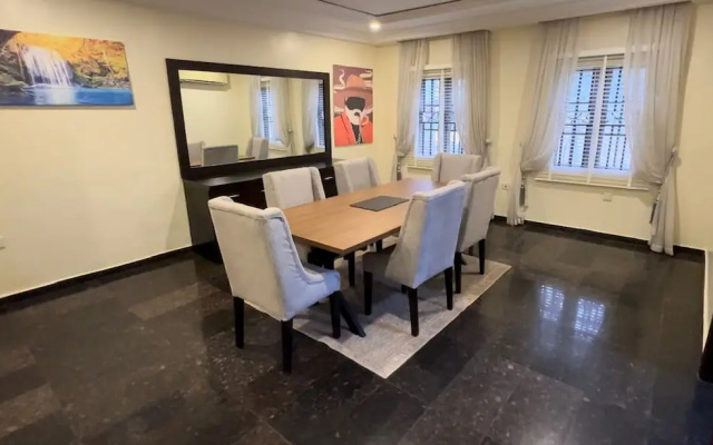 Tenny's Place Apartments Jabi