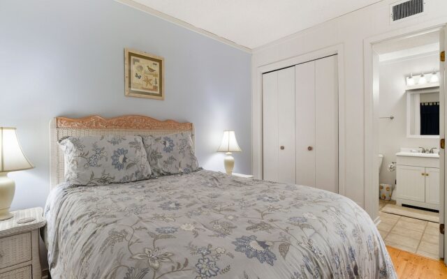 Beach & Tennis Admirals Row by Vtrips