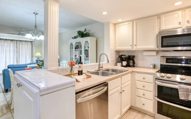 Ocean and Racquet 8110