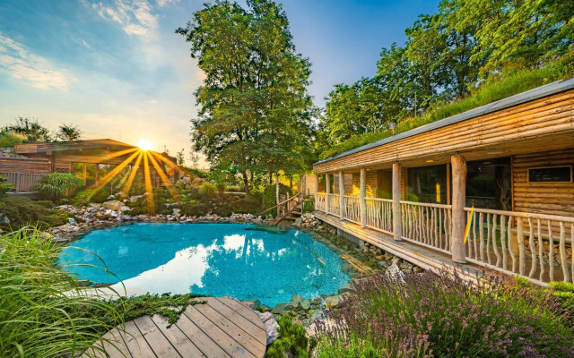 Maximus Resort