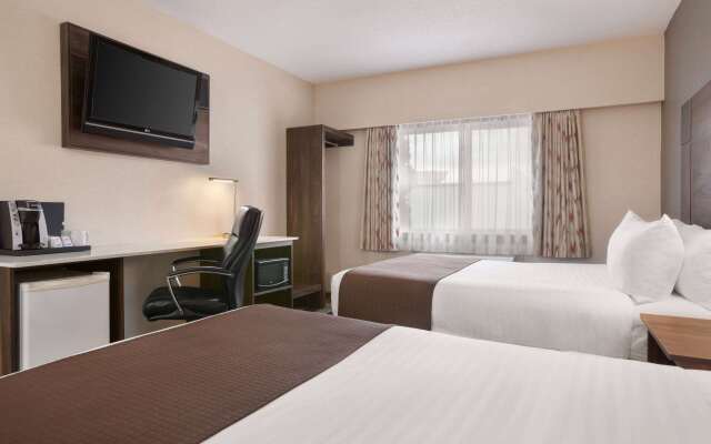 Baymont Inn and Suites Medicine Hat