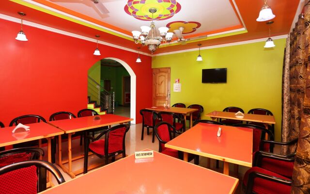 OYO 4484 Hotel EL Classics