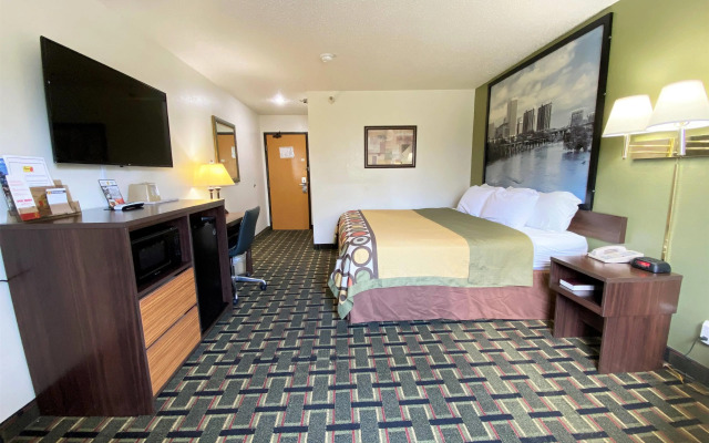 Super 8 by Wyndham Newport News/Jefferson Ave.