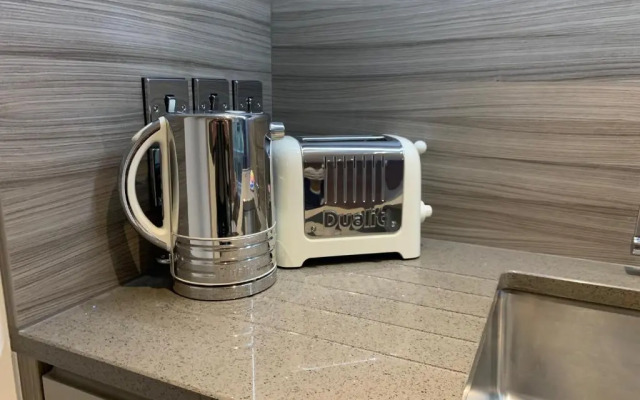 Riverside Studio Apartments Close To City Centre