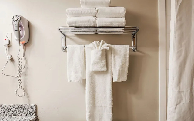 Americas Best Value Inn & Suites