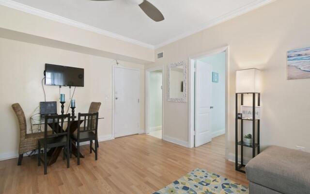 2 Bedroom Deluxe Apt on Collins Ave