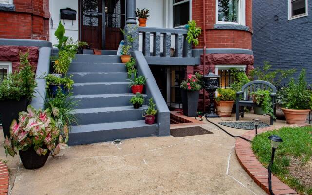 Fancy 1-BR in Central Location ⚜ Parking available