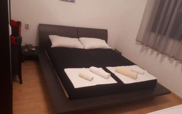 Lovely Apartment in Pirovac With Balcony