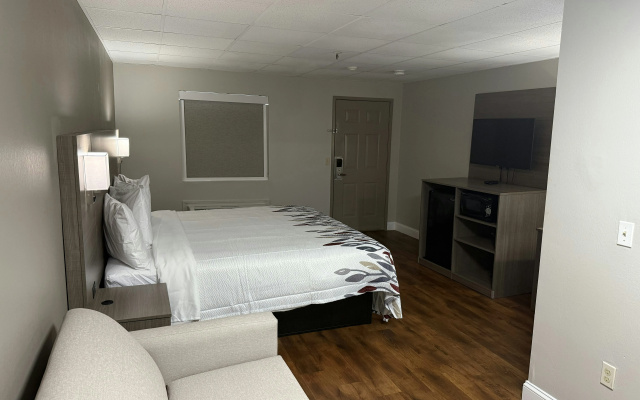 Red Roof Inn & Suites Swansea