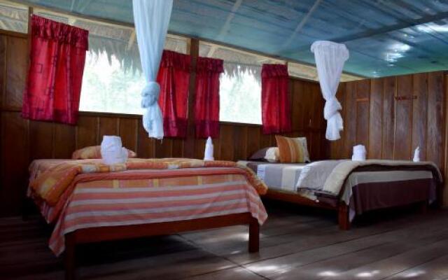 Yaku Amazon Lodge & Expeditions