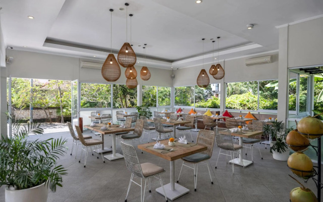 Tapa Tepi Kali Canggu by Pramana
