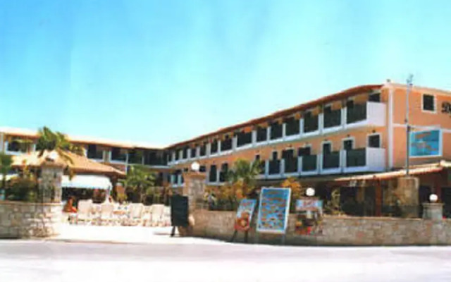 Dimis Studios and Apartments