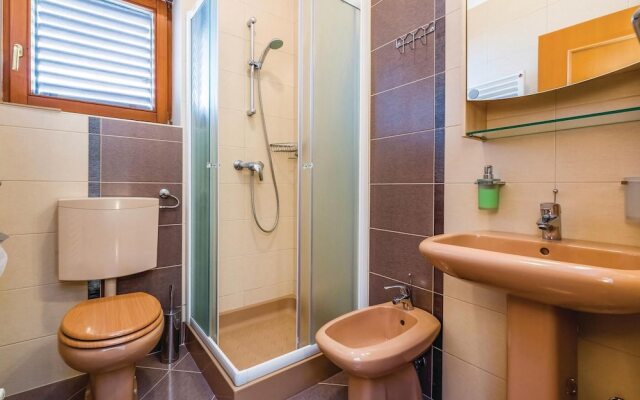 Amazing Home in Icici With Wifi and 2 Bedrooms