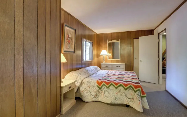 Quaint + Rustic A-frame < 5 Mi to Plumas-eureka!