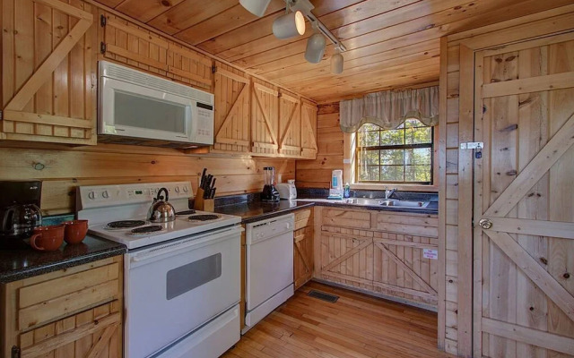 A Stellar 2bed 2bath Minutes to Parkway