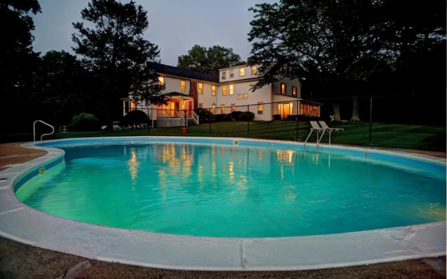 Historic Jacob Hill Inn