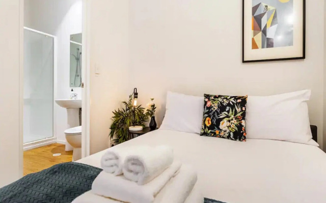 Cosy Queen St 1-Br Apartment