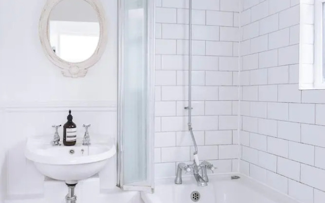 Inviting 1BD Flat - 20 Mins to Brighton Beach!