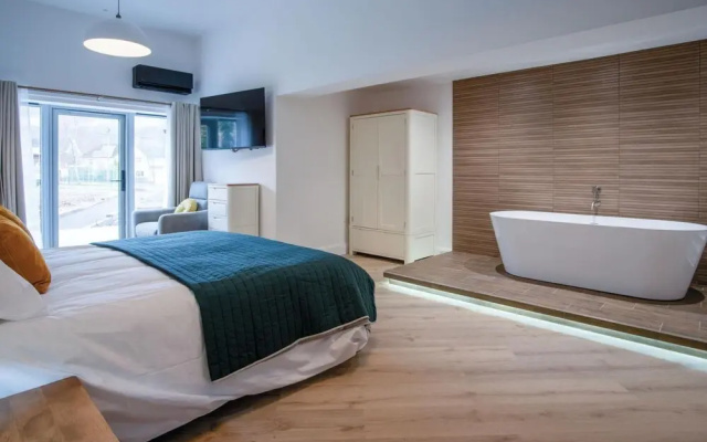 Suite 5 - Sleeping Giant Hotel - PEN Y CAE Inn
