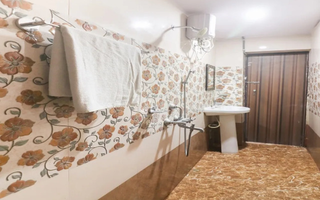 OYO Flagship 18658 Hotel Royal Green