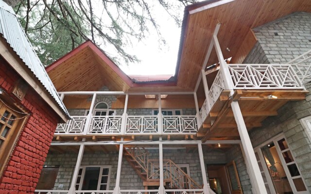 OYO 13724 Home Cosy Stay Near Mall Road