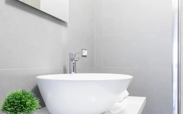 A World Aparts - The Artist's Suite