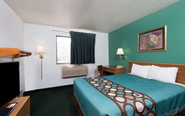 Super 8 by Wyndham New Stanton