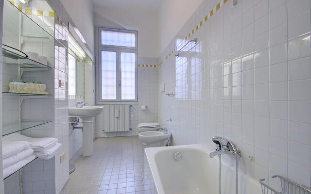 PANORAMIC 9 WINDOWS OVER GRANDCANAL, 3 bed, 2 bath