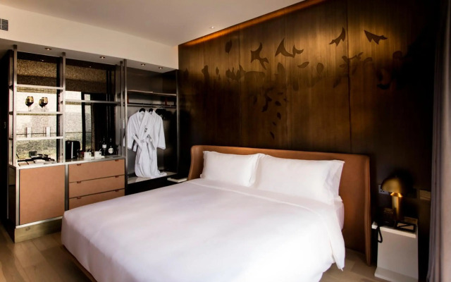 YOHO Hollywood Roosevelt Hotel