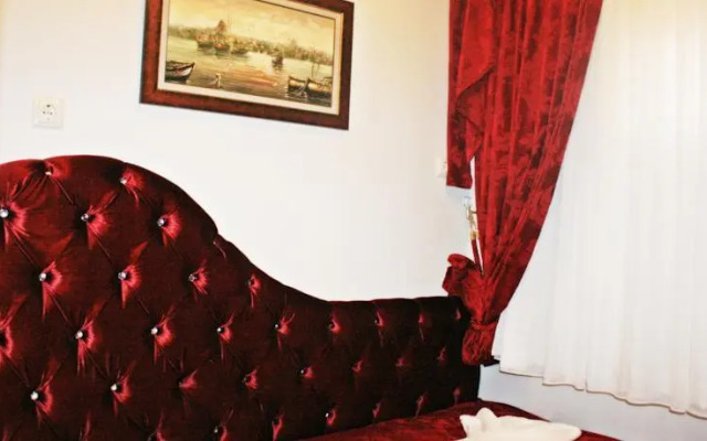 Littlehagiasophia Apart