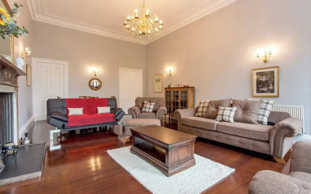 JOIVY Doune Terrace Apartment: Edinburgh New Town Prime Location