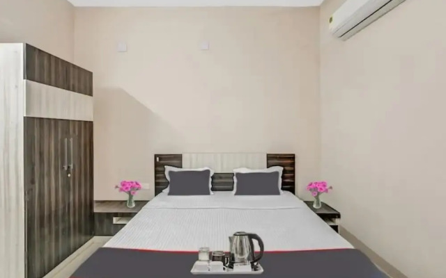 Goroomgo Sri Krishna Palace Bhubaneswar