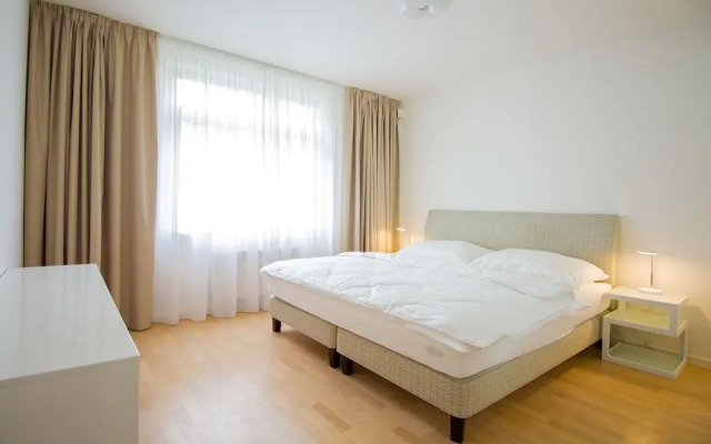 Luxurious apart.with swimming pool