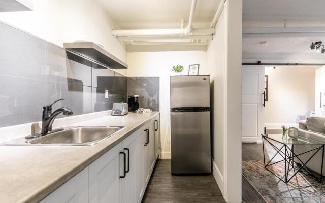 2BR Boutique Condo-prime Location DT Hamilton
