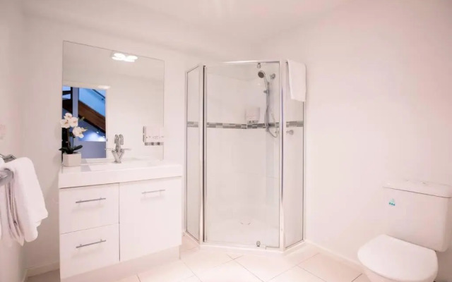 Chic Hobart Townhouse sleeps 9 - perfect location