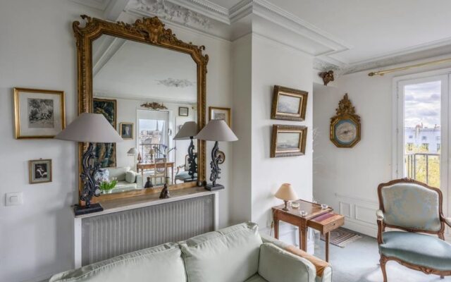 Luxury Apartment On The Ile De La Cite