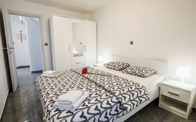 Sleek and Stylish Umag Apartments With Sea View
