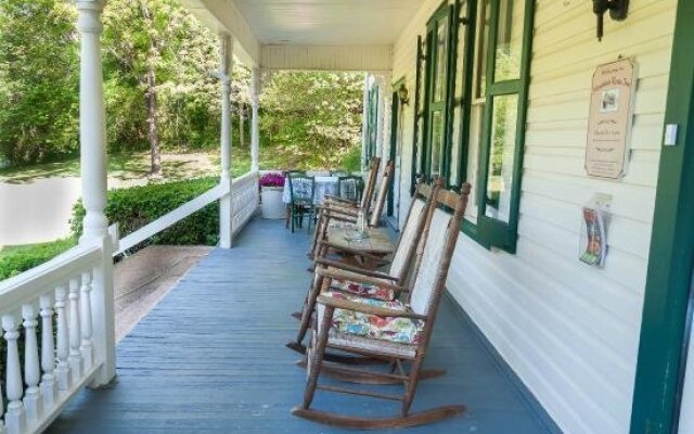 The Mountain Rose Inn