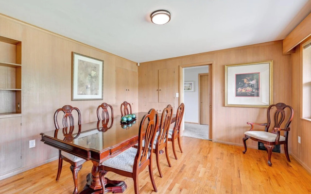 Family-friendly Yakima Escape w/ Yard & Pool!