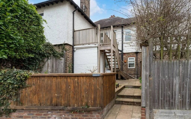 Host Stay Preston Park Apartment