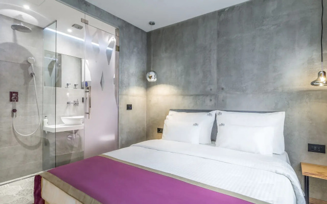 Level Luxury Suites