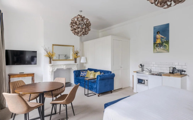 4 Berkeley Sq - YourApartment