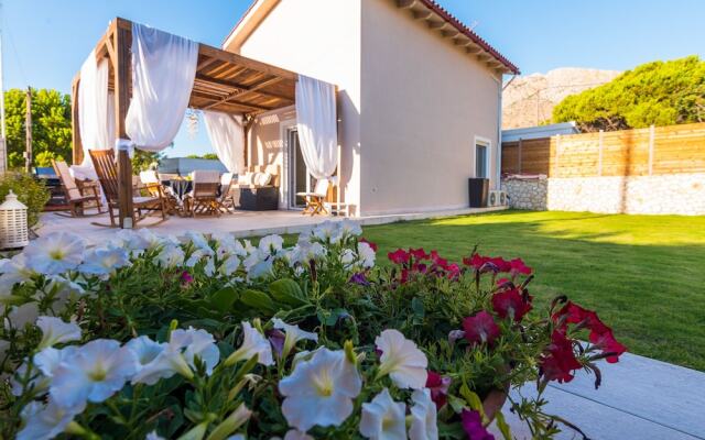 Gorgeous Villa with Garden - Stavros Beach